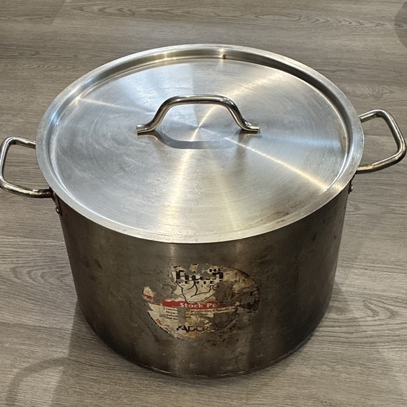 The Titan Series 40 Qt 18/8 Stainless Steel Stock Pot
